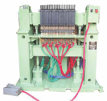 MULTI-SPOT PARTITION WELDER FOR POULTRY WIRE CAGE